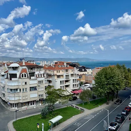 Alexandr Vigo *